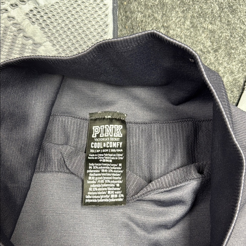 PINK Victoria's Secret Charcoal Leggings - Picture 2 of 5